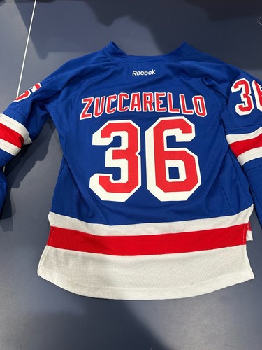 LOTE DE 3 SUDADERAS CON CAPUCHA JUVENILES NY RANGERS + JERSEY (#36 ZUCCARELLO) TALLAS S/M EXCELENTE ESTADO - Imagen 16 de 16