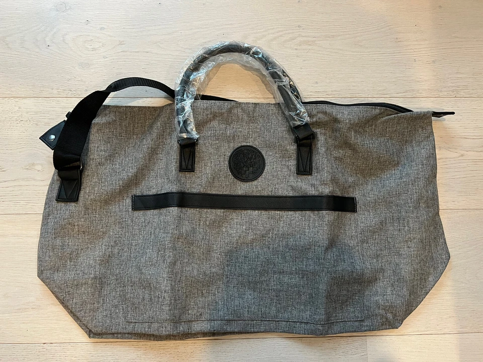 НОВАЯ серая спортивная сумка Vince Camuto - Изображение 2 из 4