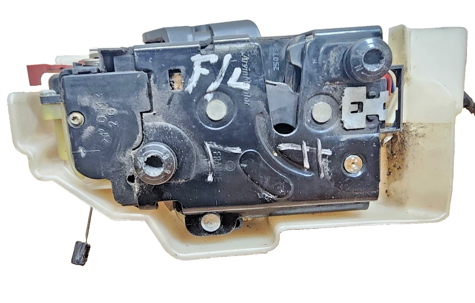 Actuador de bloqueo de pestillo de puerta del lado del conductor delantero izquierdo Volkswagen Touareg 2004-2007 OEM Foto 3 de 3