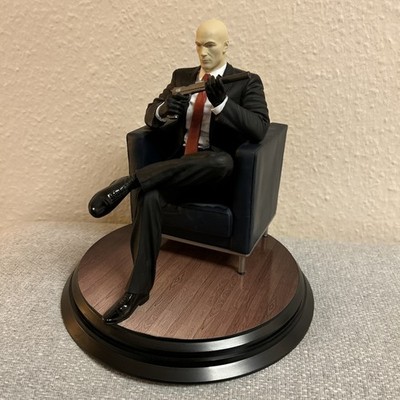 Hitman Agent 47 Collectors Edition Sammelfigur Chessmaster 25 cm sitzend Sessel