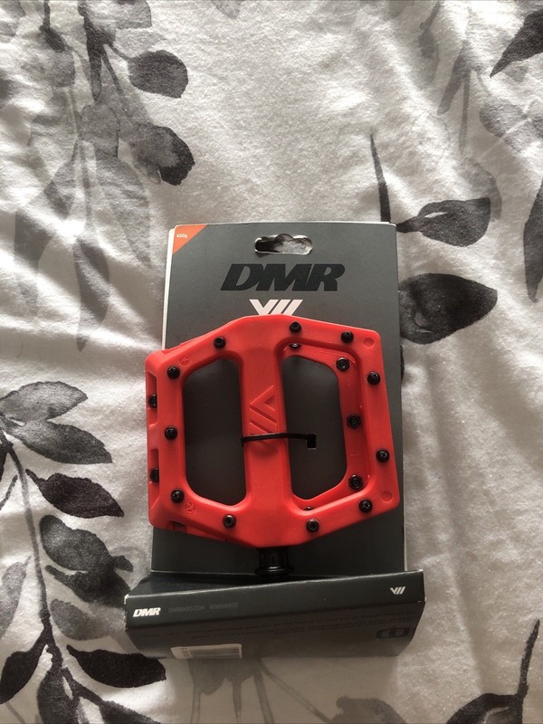 DMR V11 PLATFORM PEDALS In RED NEW
