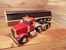 ERTL Big Farm 45 In Red Peterbilt Model 367 Semi Grain Truck And Trailer 1:16