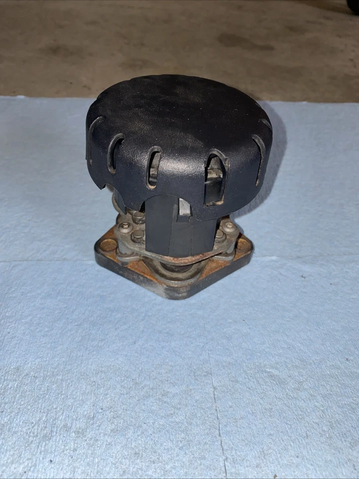 91-93 Park Avenue Ultra EGR Conjunto de Válvula com Parafusos e Tampa 3800 Supercharged - Imagem 2 de 4