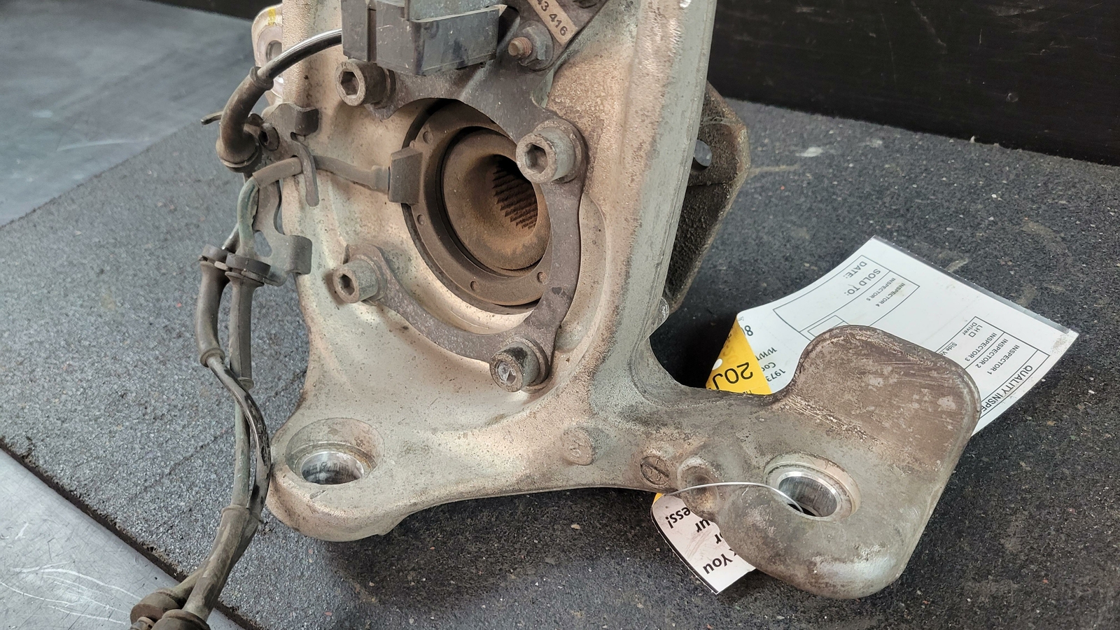 2005 MASERATI QUATTROPORTE PASSENGER FRONT SPINDLE STEERING KNUCKLE, 53K MILES