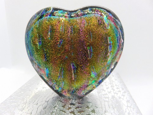 Dichroic Fused Glass Heart Free Standing Sculpture Paperweight Mad Mosaic - Picture 3 of 4