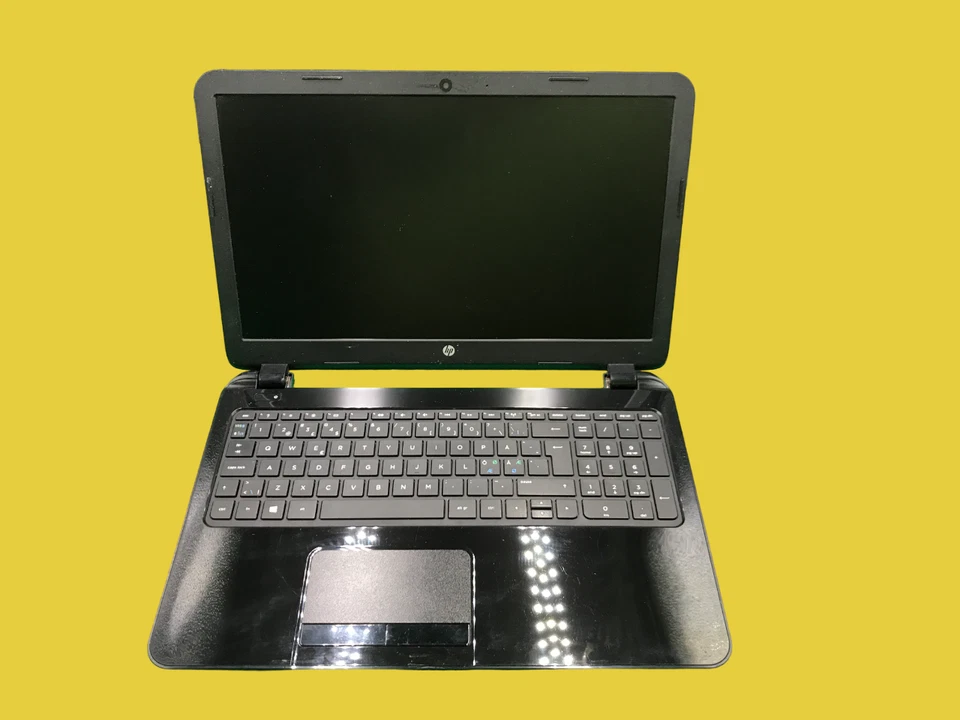 HP 15-g041so 15.6" Portátil (AMD E2-3800, 8GB RAM, 120GB SSD, Win 10 ), Defected - Imagen 2 de 4