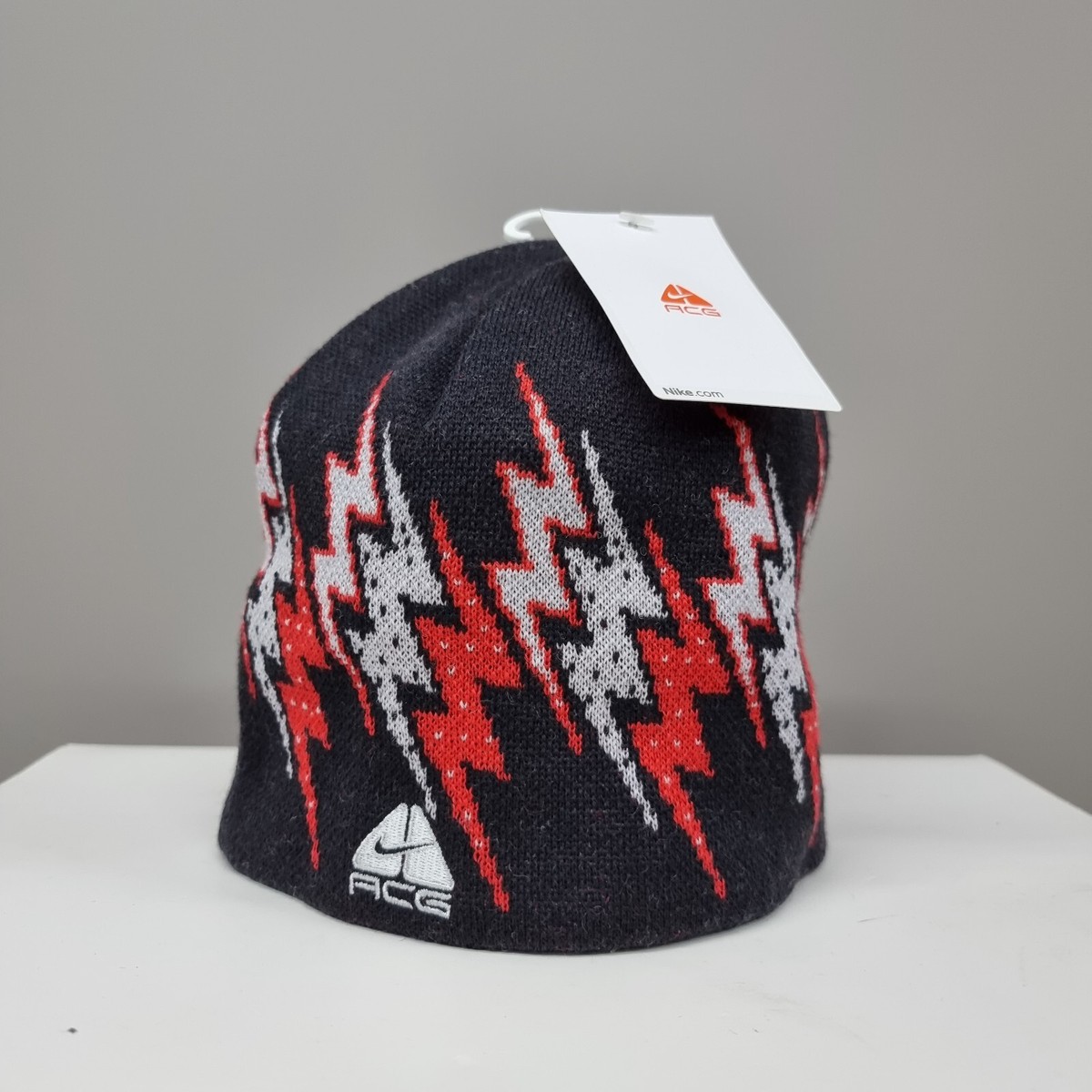 NIKE ACG BLACK RED RIDER BEANIE HAT CAP VINTAGE (216635 010)