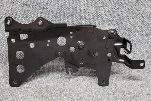 BMW X5 Rear Right Side Seat Striker Bracket 03 - Picture 3 of 7