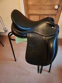 17in Adjustable gullet John Whittaker Vienna dressage saddle black monoflap