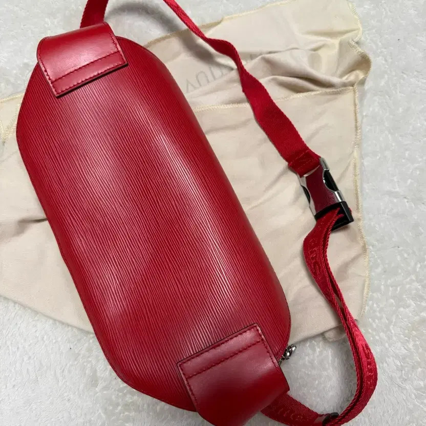 Louis Vuitton x Supreme Epi Bumbag - Authentic, Pre-Owned thumbnail 8