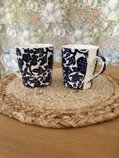 Immaculate pair of lovely blue and white ceramic mugs.