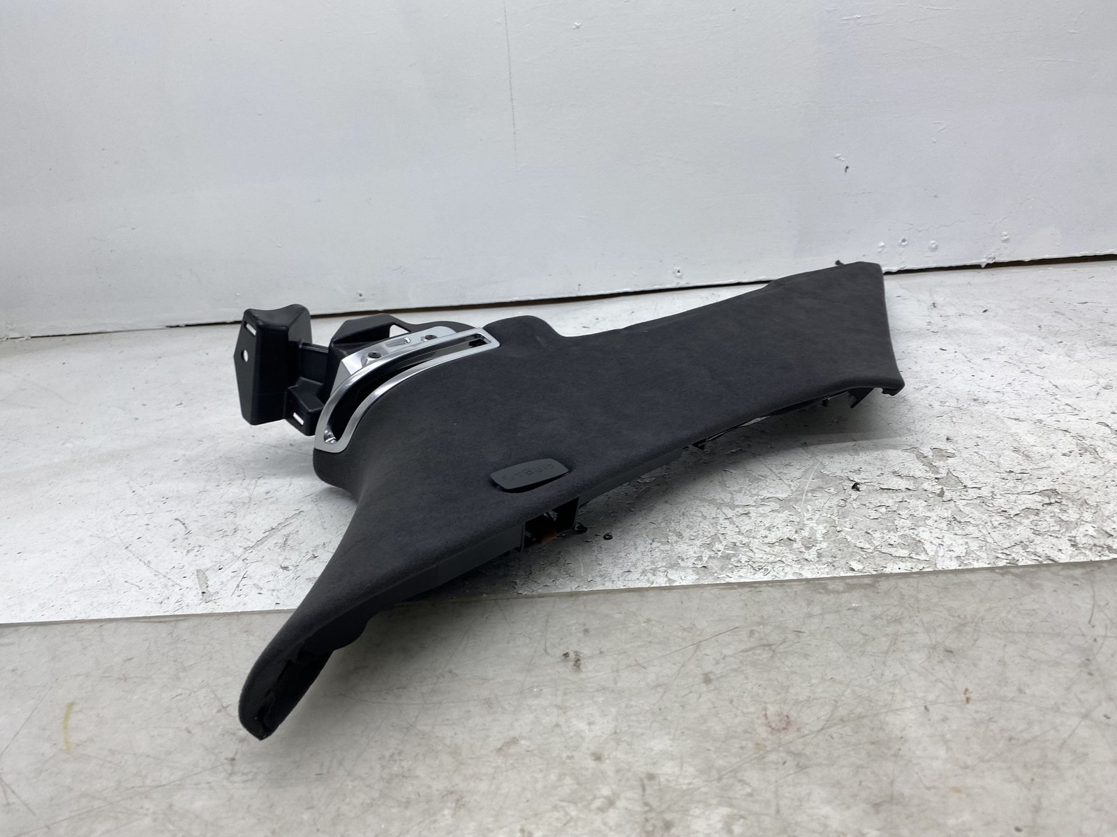 Bentley Flying Spur 2013-2018 REAR+LEFT Pillar trim P/N 4W0867789A