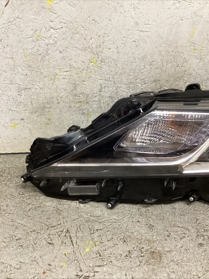 FAROL LATERAL ESQUERDO DO MOTORISTA AFTERMARKET 2018-2024 TOYOTA CAMRY LH SEM ACABAMENTO PRETO - Imagem 2 de 4