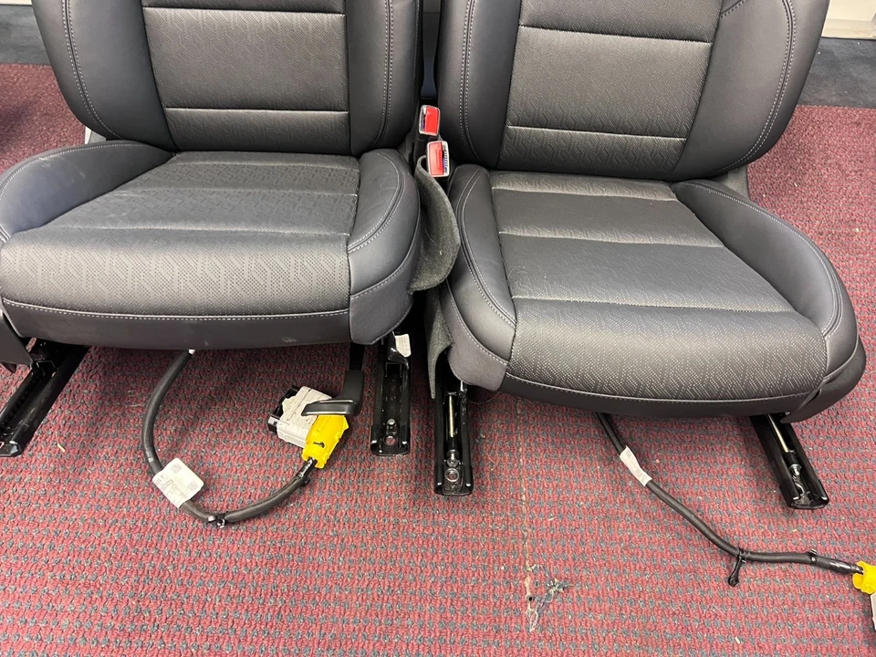 CHEVY EQUINOX 2026 CUCHARONES DELANTEROS Y ASIENTOS TRASEROS COLOR NEGRO CON CALEFACCIÓN Foto 4 de 4