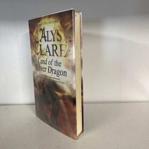 1st EDITION Land of the Silver Dragon Alys Clare 2013 Hardcover Book K15 - Imagen 2 de 5