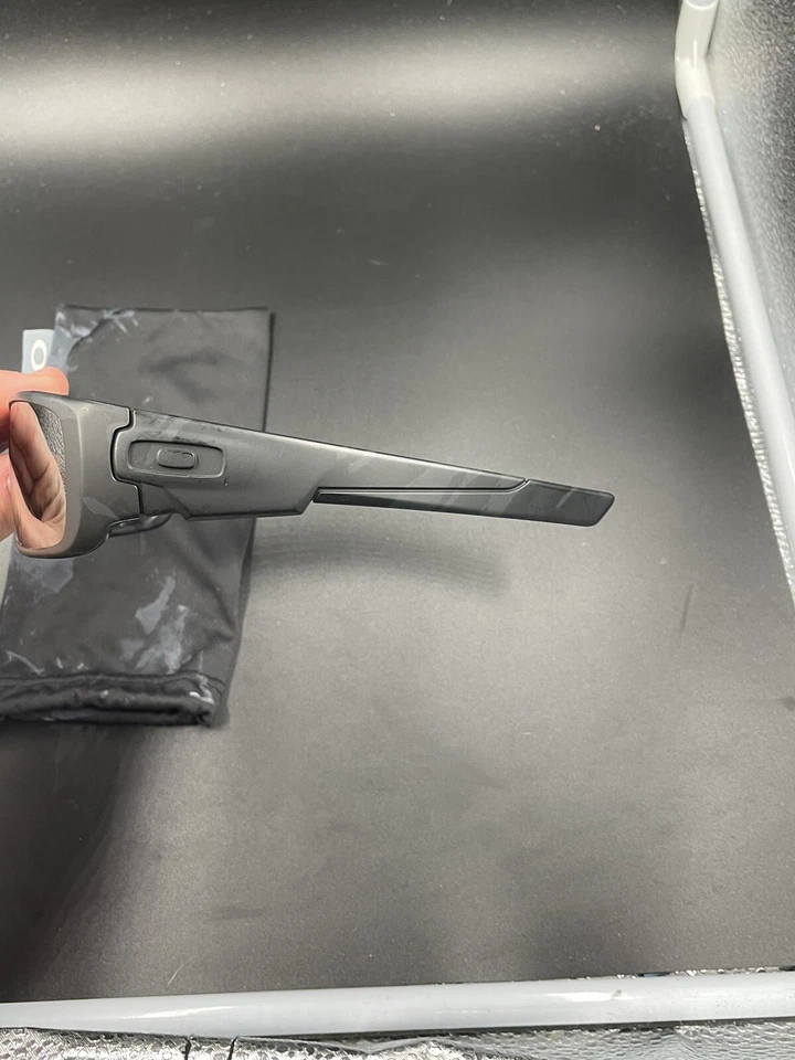 Cigüeñal Oakley negro camuflaje con lentes polarizadas de iridio negro (sin iconos) Foto 3 de 4