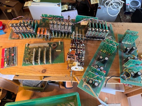 2kg Elektronische Bauteile Konvolut: Platinen, Leucht-Anzeige uvm. #2.5k