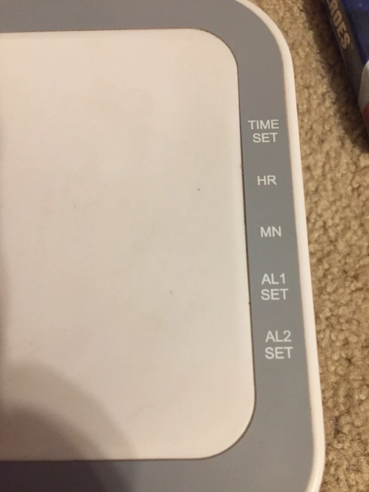 Memorex Mi4004 White LCD Clock with Radio iPod Audio Dock Line Foto 3 de 4