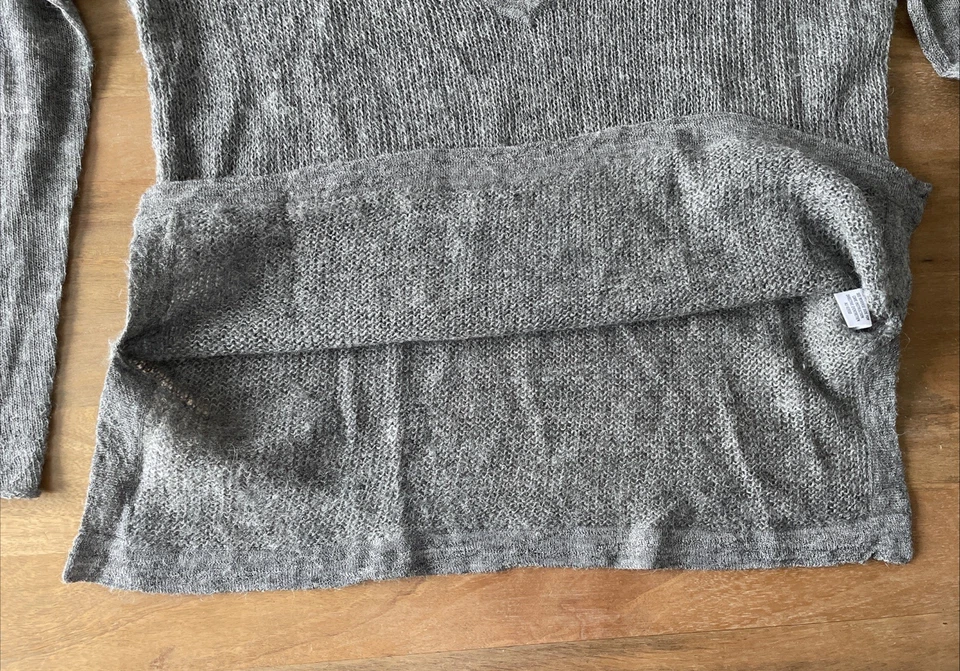 Helmut Lang Alpaca Long Sleeve Womens Medium Gray Loose Knit Plunge V Neck Top - Image 4 of 4