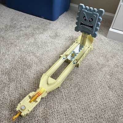 Mattel Hot Wheels Mario Kart Thwomp Ruins Track Set.