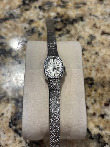 Vintage Timex Ladies Mechanical Watch In Silver Tone Unique Look Running ATM