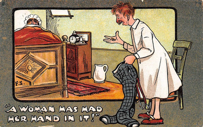 POSTKARTE COMIC EINE FRAU HAT IHRE HAND IN DER HOSE
