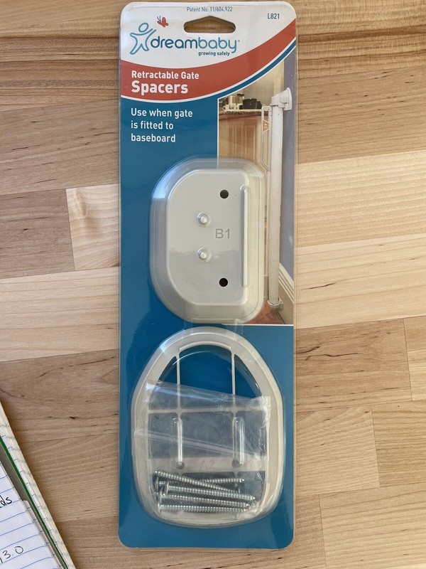 Dreambaby NEW Retractable Gate Spacers Beige