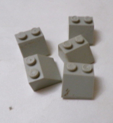 Mega Bloks x11 Old Light Gray 2x2 Sloped Castle Bricks (021-43)