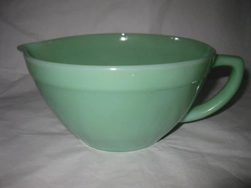 Vintage Fire-King Jadeite Green Glass Mixing Batter Bowl w/ Spout & Handle