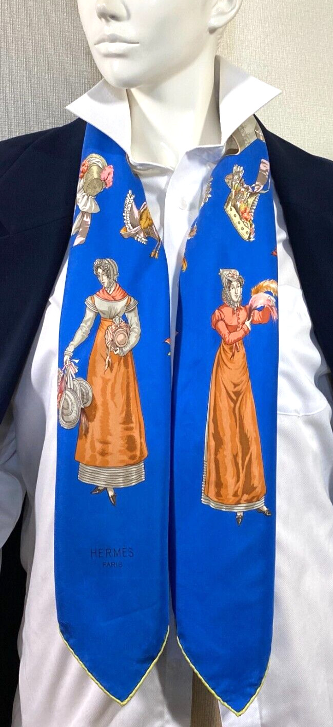 RARE VTG HERMES Paris Modiste 100percent Silk Carre 90 scarf Navy blue Excellent #3295