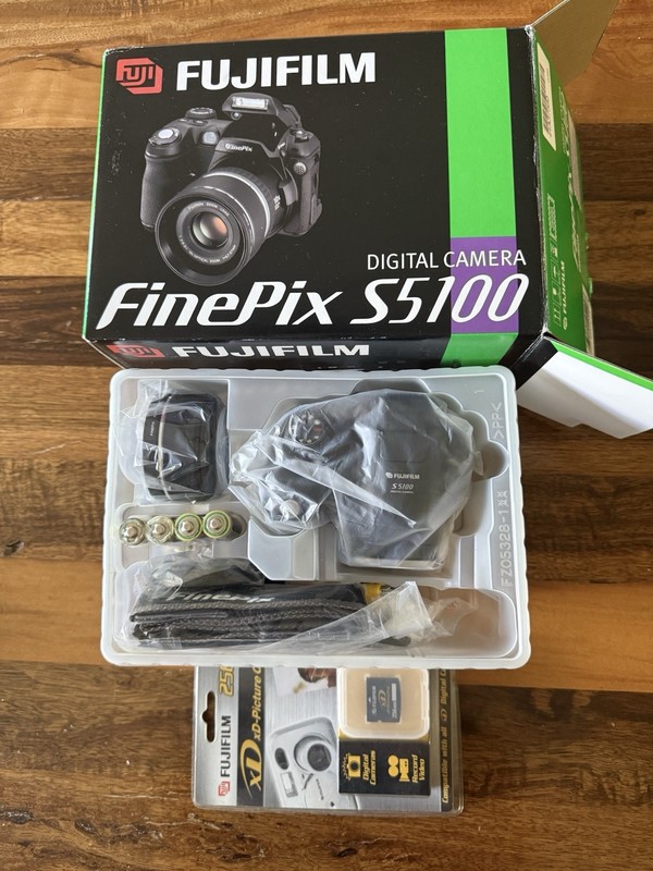 Fujifilm FinePix S5100 Digital Camera Black Never Used Brand New W Picture Card