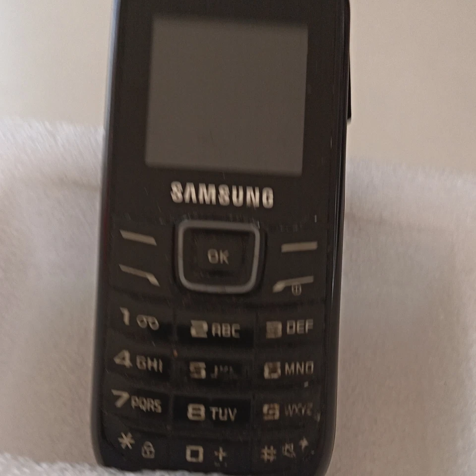 Téléphone Mobile Noir Samsung Avec Sont Chargeur Samsung., photo 1 sur 2