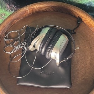 Philips SBC HN110 Wired Over-Ear Headphones, 3.5mm, 30mm Drivers, Case