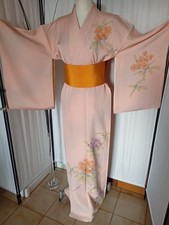 Antiker japanischer Kimono aus Seide Blumendekor mit gestickten Details 