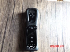 Nintendo wii Black Remote No Back Cover