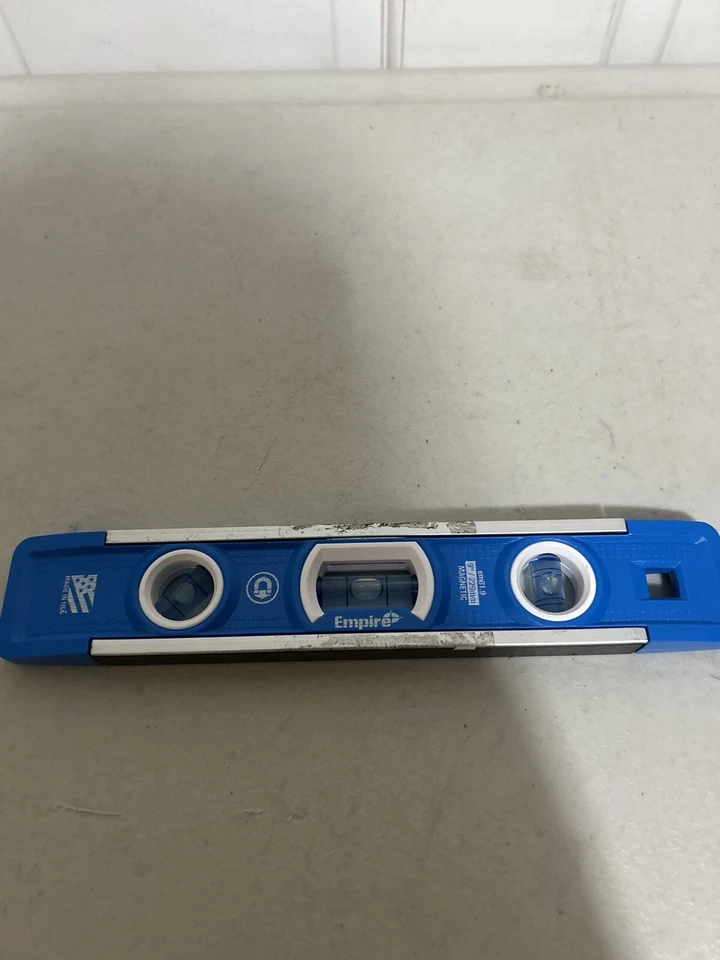 EM81.9G 9 Inch Magnetic Torpedo Level W/Overhead Viewing Slot Made in USA used - Image 4 of 4