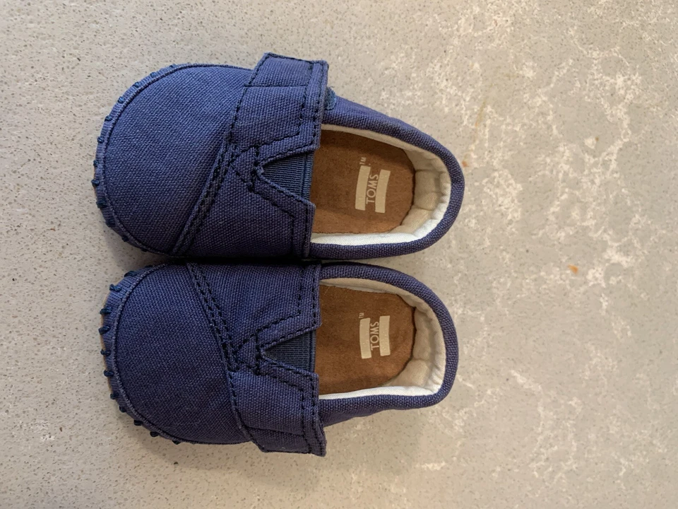Tom’s Recién Nacido Bebé Zapatos Talla 2- Excelente Estado Azul Marino Foto 2 de 4