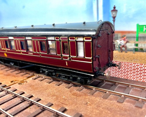 Lawrence Scale Models 4mm Scale kit built LMS Passenger Coach - Picture 9 of 11