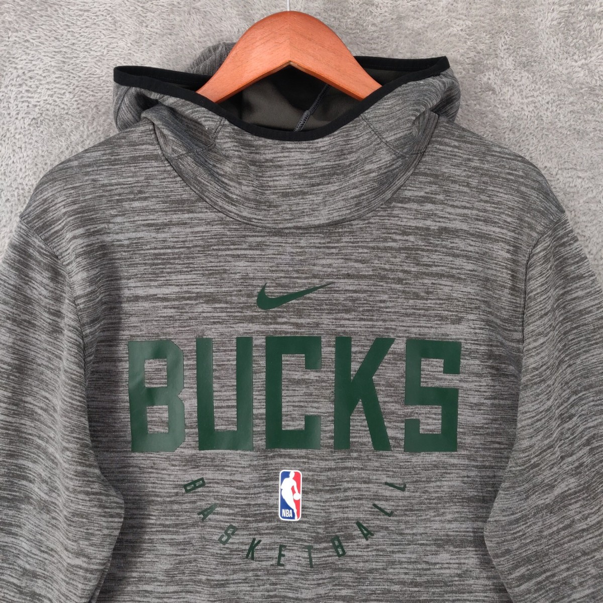 nike men's milwaukee bucks pullover hoodie
