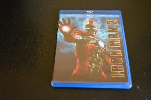 Iron Man 2 (Three-Disc Blu-ray/DVD Combo Blu-ray