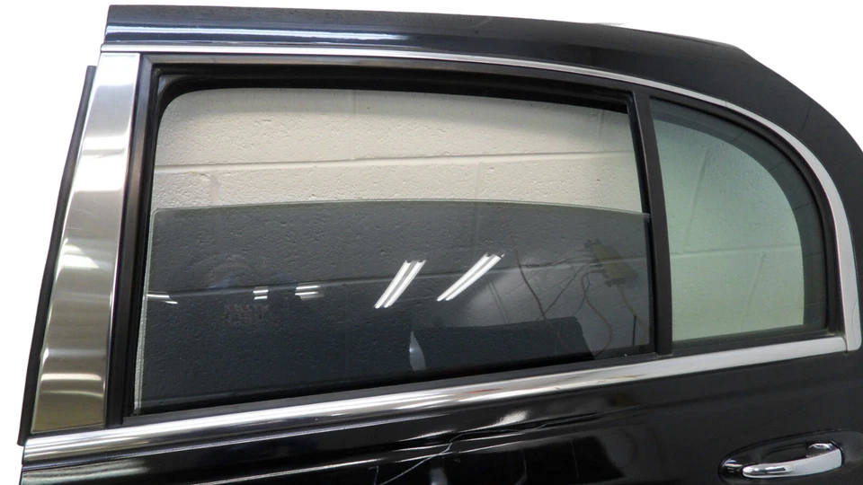 Lincoln Town Car Driver RL 2008-2010 conjunto de puerta exterior usado 3W1Z5424631AA Foto 2 de 4