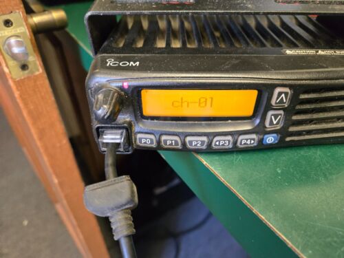Used ICOM IC-F6061D UHF Two Way Radio With HM-148G Hand Mic (450-512)