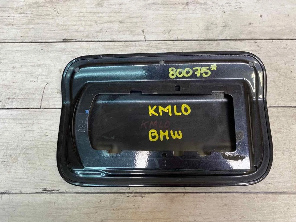 BMW 328 FUEL TANK DOOR 12 18 SEDAN LID COVER CAP DIESEL BLACK COLOR 41007238058 - Image 4 of 4