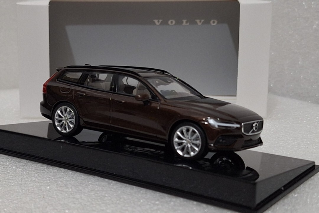 Volvo V60 2019 Brown 1:43 Norev 2310327-000-000 Diecast Model Car