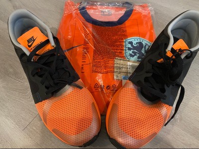 Authentic Nike Air Berwuda Low Trainer Men 10.5 599473-008 Orange Netherlands QS