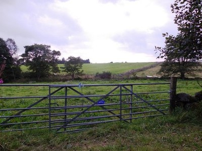 Photo A3 Makeshift gates near Gownieburn cottage Torphins Access to a sm c2014