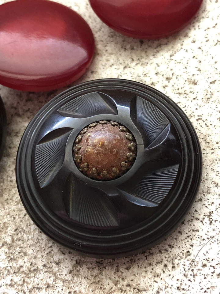 Vintage Old Plastic Bakelite? Buttons Large Red & Carved Brown & Orange Inlay - Image 4 of 4