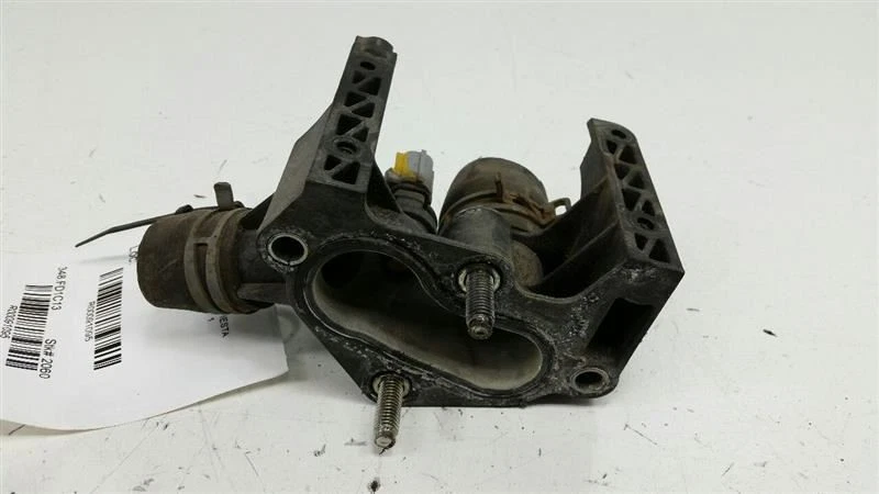 Soporte de montaje de carcasa termostato Ford Fiesta 2011 2012 2013 2014 2015 OEM Foto 2 de 4