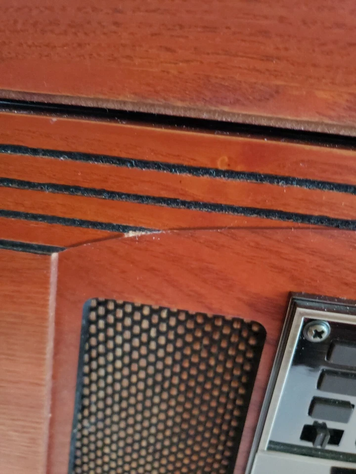 Crosley Lancaster 5 in 1 entertainment system. Pre-owned. Record, cd, cassette - Image 4 of 4