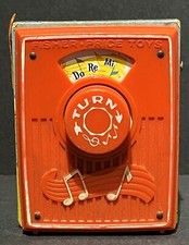 Vtg 1969 Fisher Price Toys Pocket Wind Up Radio Music Box  Do Re Me   759. Works
